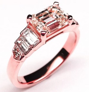 Перстень из розового золота