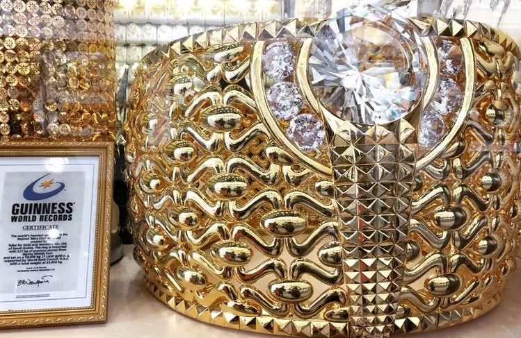 золотой браслет звезда таиба в Дубае